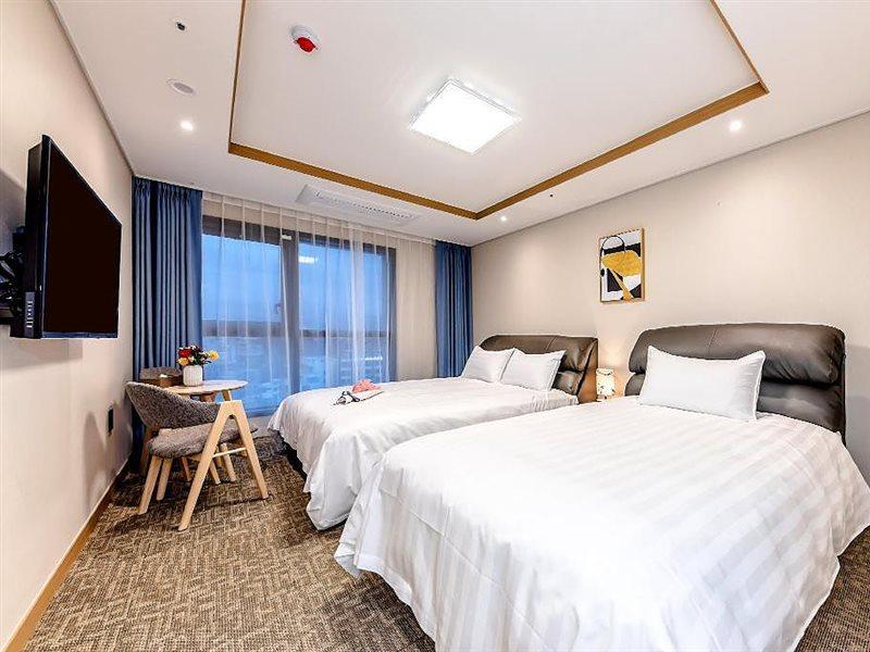Hotel Dk ซอกวีโพ ภายนอก รูปภาพ