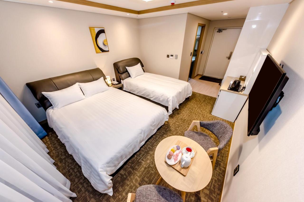Hotel Dk ซอกวีโพ ภายนอก รูปภาพ