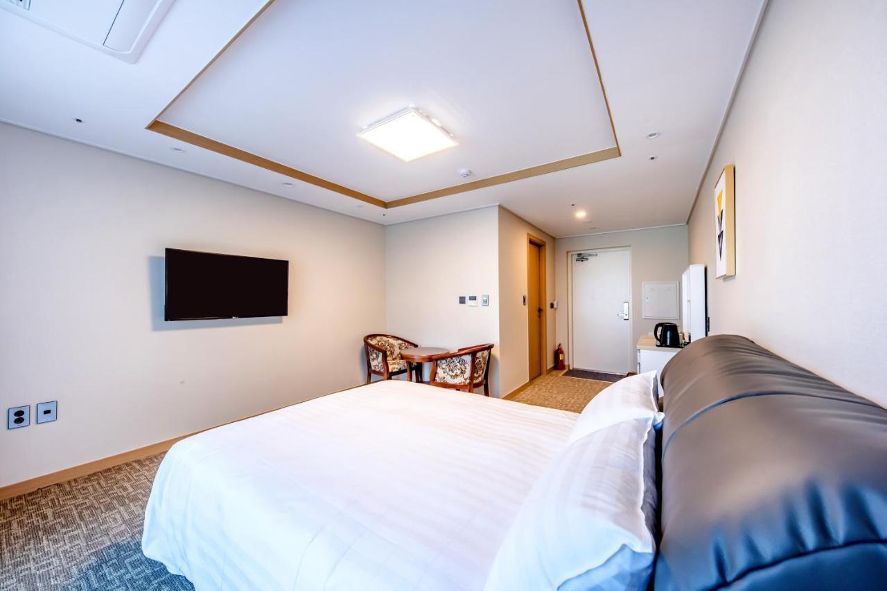 Hotel Dk ซอกวีโพ ภายนอก รูปภาพ