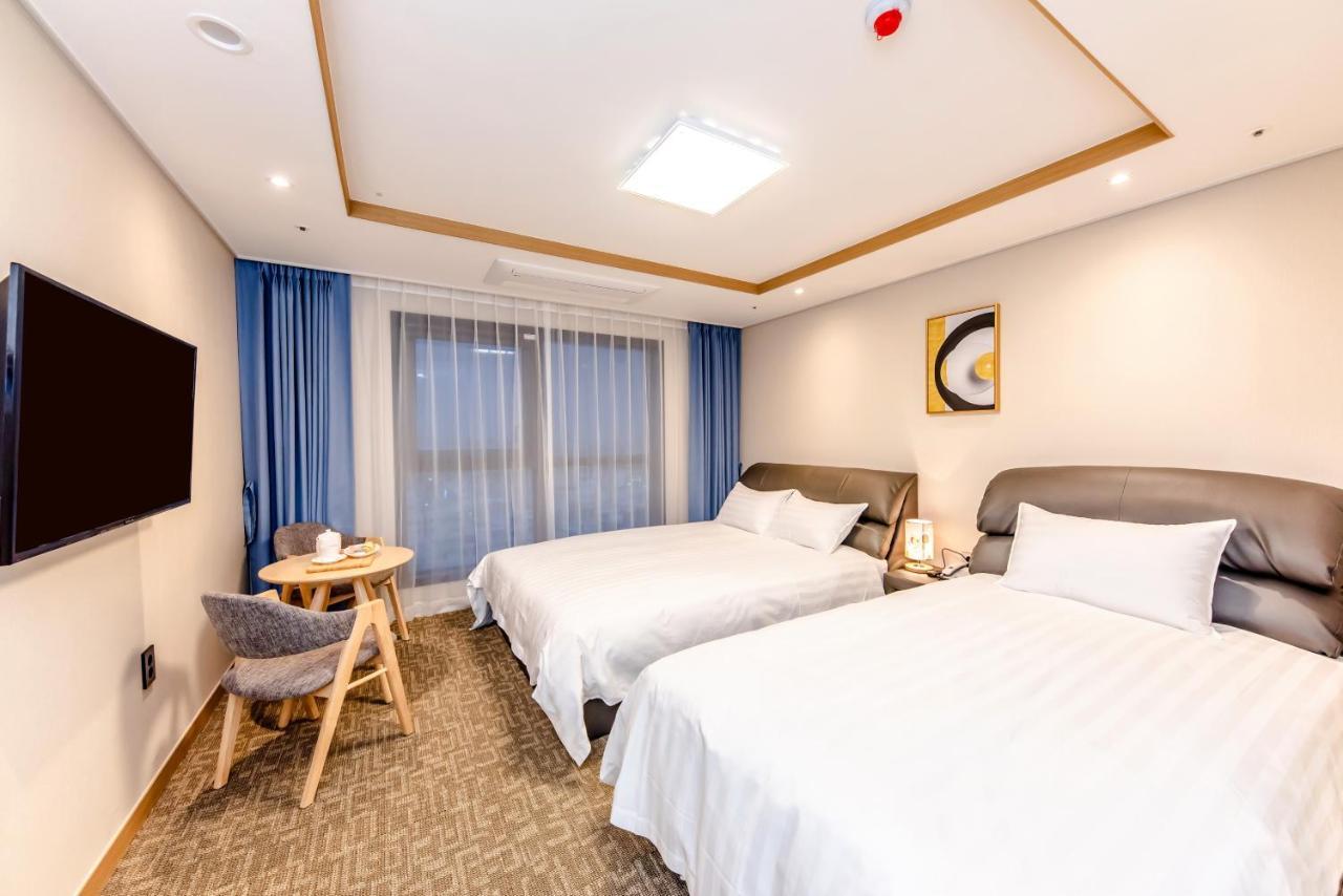 Hotel Dk ซอกวีโพ ภายนอก รูปภาพ