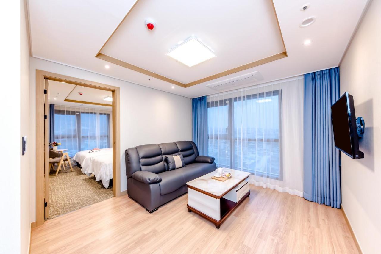Hotel Dk ซอกวีโพ ภายนอก รูปภาพ