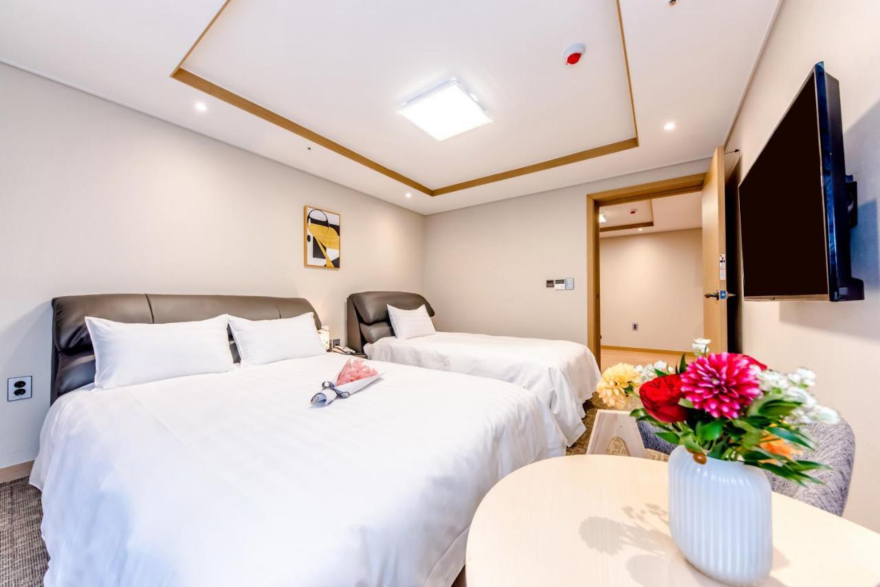 Hotel Dk ซอกวีโพ ภายนอก รูปภาพ